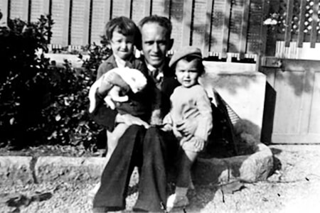 Fernando González Ochoa con sus hijos