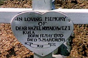 Última tumba en Dimbaza - Nana Mahomo
