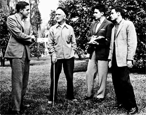 Otraparte, 1959. De izquierda a derecha: Luis Alfonso Vélez Correa, Fernando González, Javier Henao Hidrón y Mauricio Correa Restrepo.